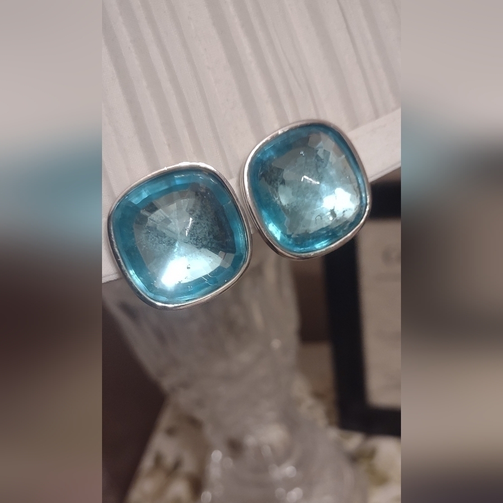 Vintage 1950's Clip-On Earrings - Picture 4 of 7